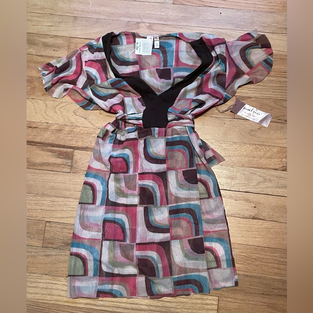 NEW Sweet Pea by staci frati geometric print blouse with tie in back size M NWT